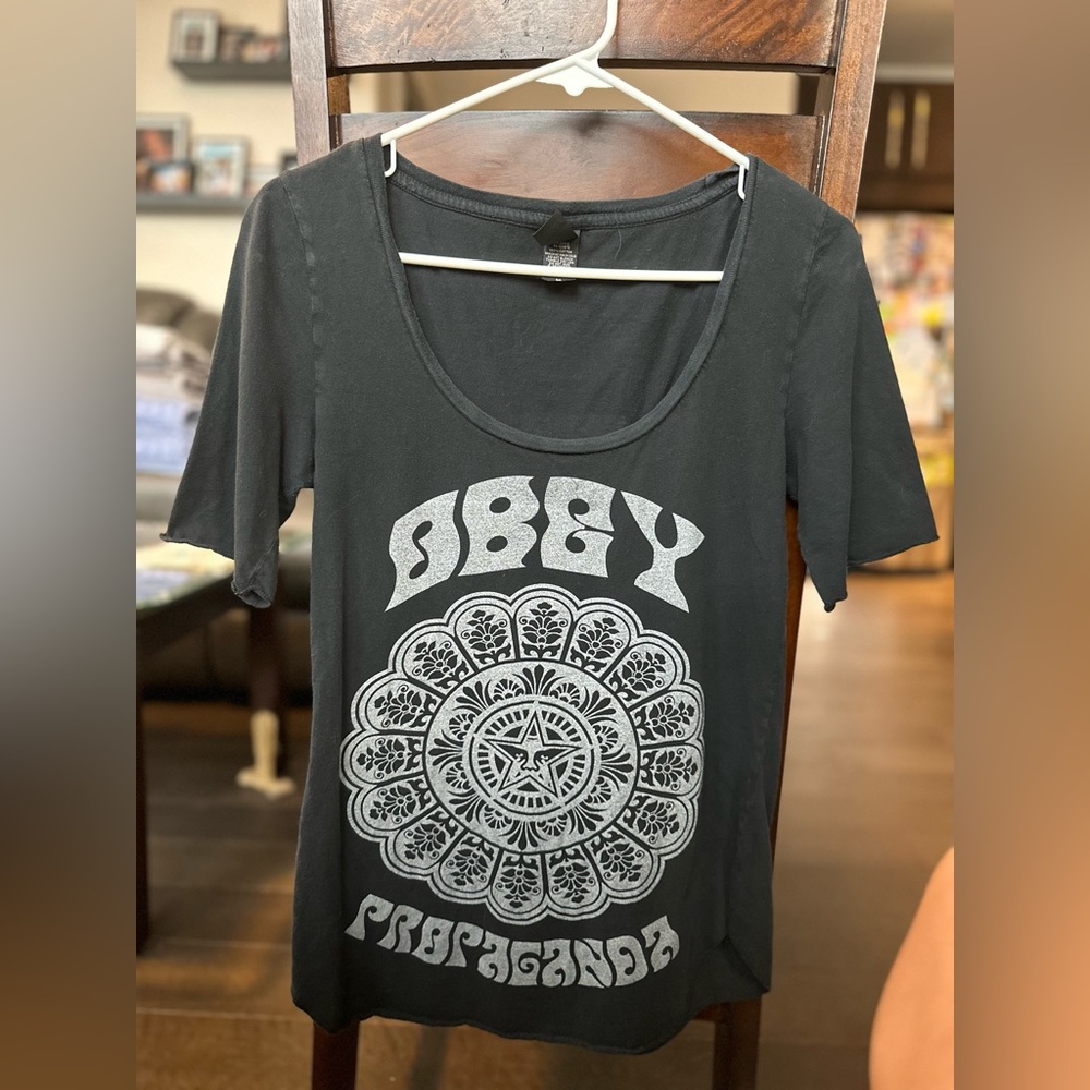 Obey back t-shirt (M)